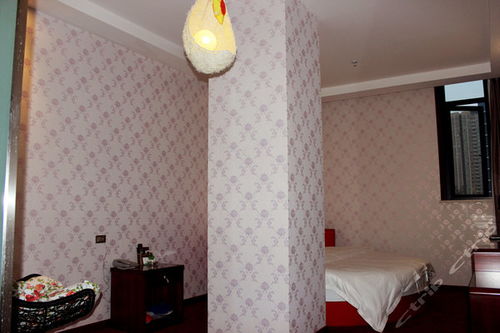 郑州月牙石酒店情侣房限时团购，仅149元享浪漫之旅